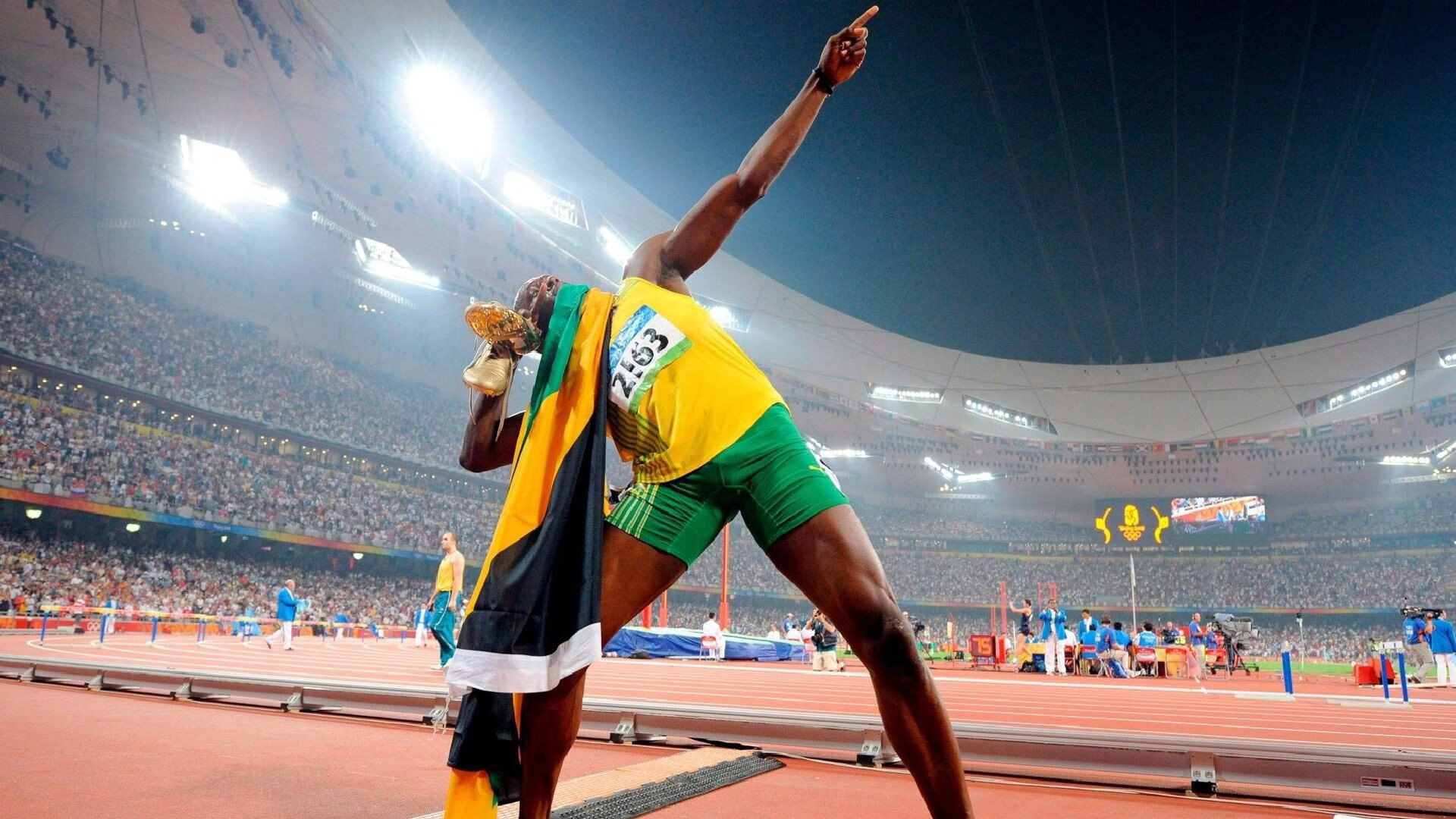 乌拉圭队前锋马丁内斯在巴黎奥运会上表现出色，前乌拉圭国脚威廉姆斯-马丁内斯