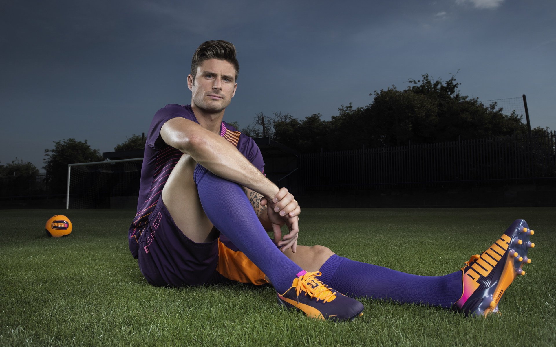 Jiu You-多项足球基础设施建设项目同步推进，硬件设施日益完善，关于开展全国足球发展重点城市建设工作的指导意见